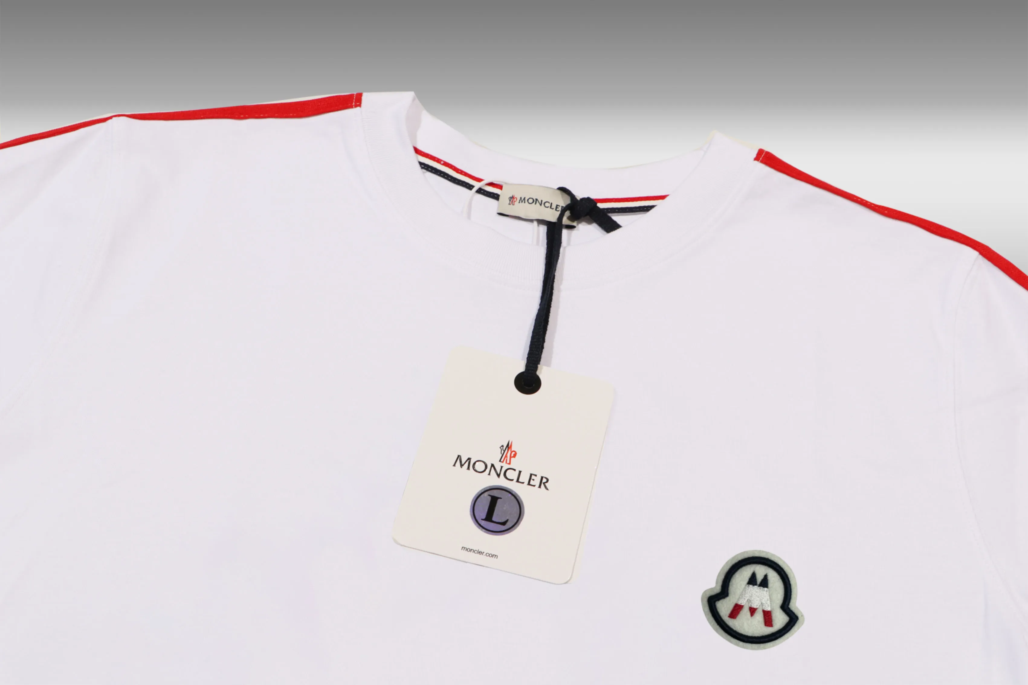 《Moncler~ 》2024New Arrival ， Quality T ， , Versatile Quality ！ ‼ 32 250G ‼ ， ， ， ， T 🤪 Sizes：S-M-L-XL-2XL ：Black，White， ， Same Style